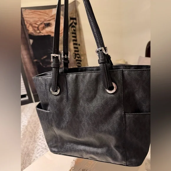 Michael Kors Jet Set Signature Large Tote Bag in Black - EUC - Picture 8 of 11